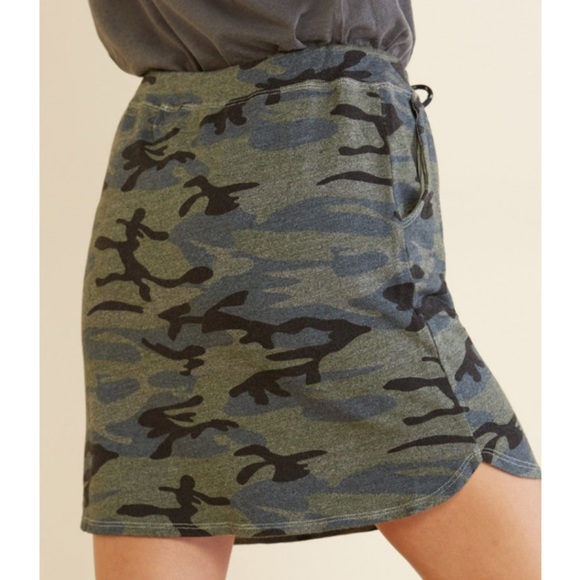 Sundry Camo Saturday Skirt - Picture 3 of 6